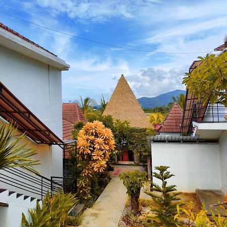 เอ๊กโซติก โคโดโม โฮเต็ล Hotel ลาบวนบาโจ ภายนอก รูปภาพ
