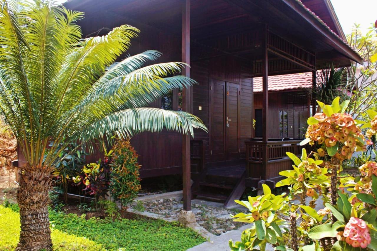 เอ๊กโซติก โคโดโม โฮเต็ล Hotel ลาบวนบาโจ ภายนอก รูปภาพ