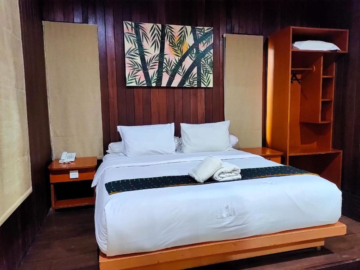 เอ๊กโซติก โคโดโม โฮเต็ล Hotel ลาบวนบาโจ ภายนอก รูปภาพ