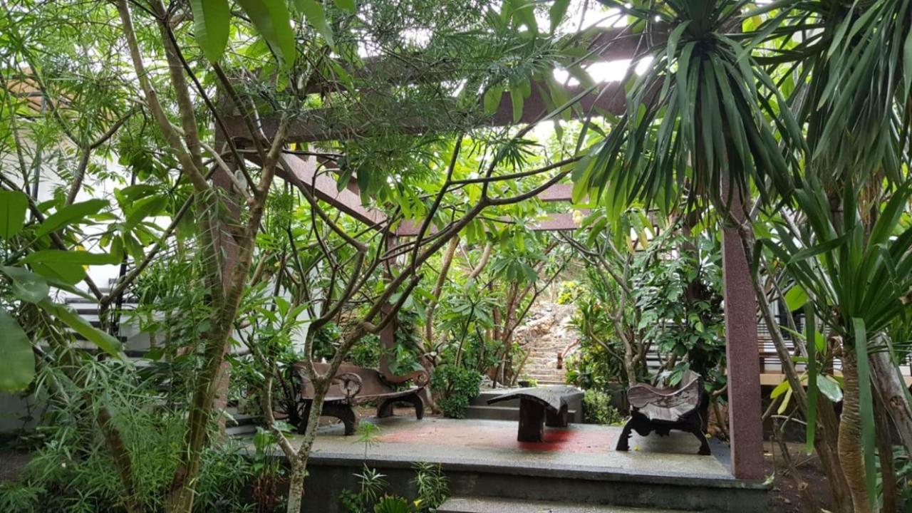 เอ๊กโซติก โคโดโม โฮเต็ล Hotel ลาบวนบาโจ ภายนอก รูปภาพ