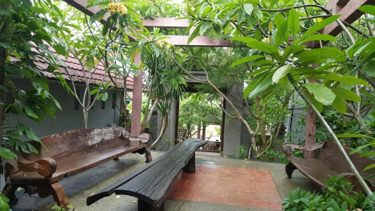 เอ๊กโซติก โคโดโม โฮเต็ล Hotel ลาบวนบาโจ ภายนอก รูปภาพ