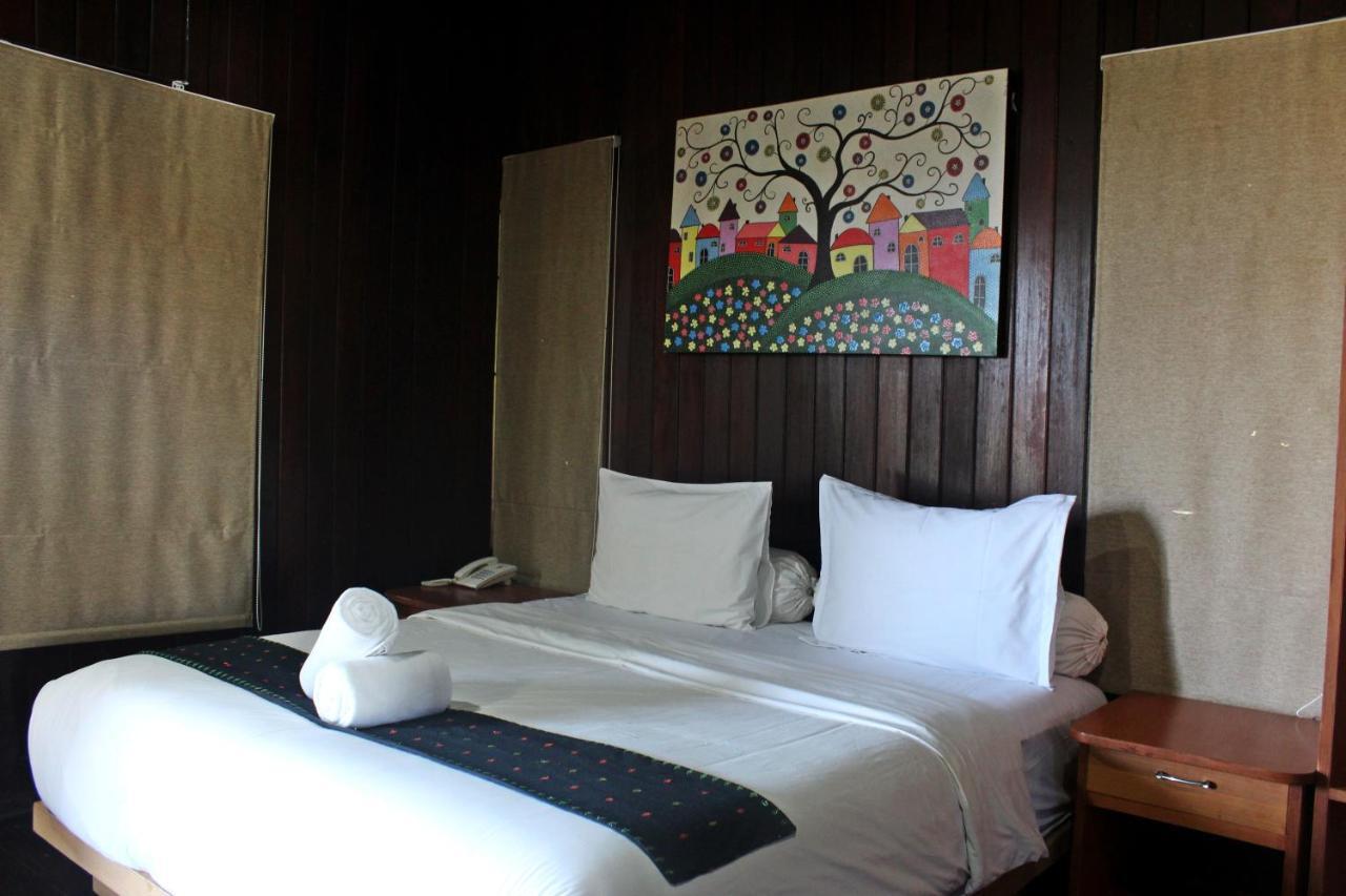 เอ๊กโซติก โคโดโม โฮเต็ล Hotel ลาบวนบาโจ ภายนอก รูปภาพ