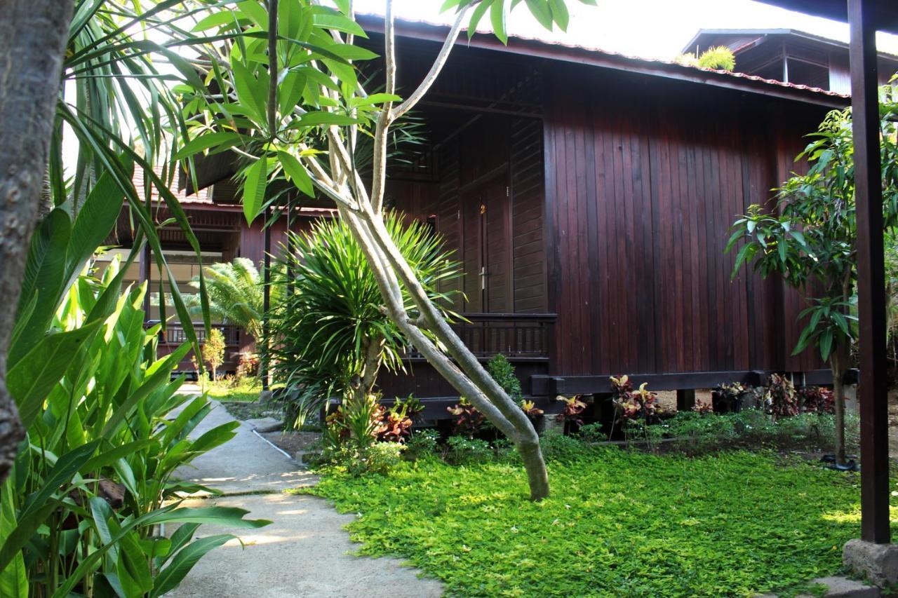 เอ๊กโซติก โคโดโม โฮเต็ล Hotel ลาบวนบาโจ ภายนอก รูปภาพ