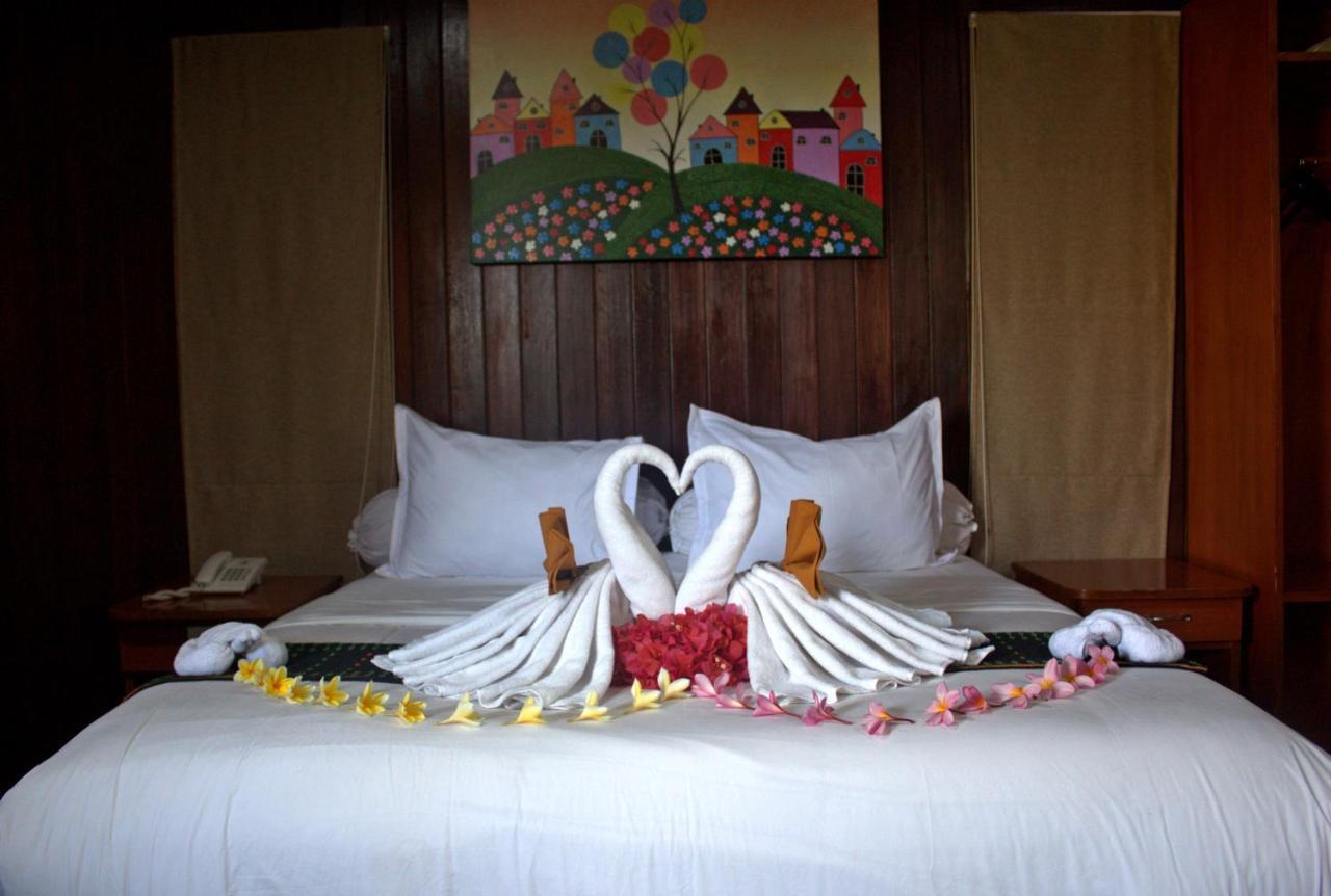 เอ๊กโซติก โคโดโม โฮเต็ล Hotel ลาบวนบาโจ ภายนอก รูปภาพ